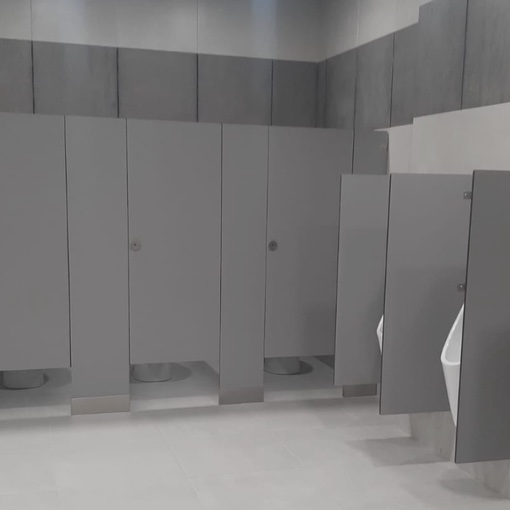 Mamparas y puertas de compacto fenolico